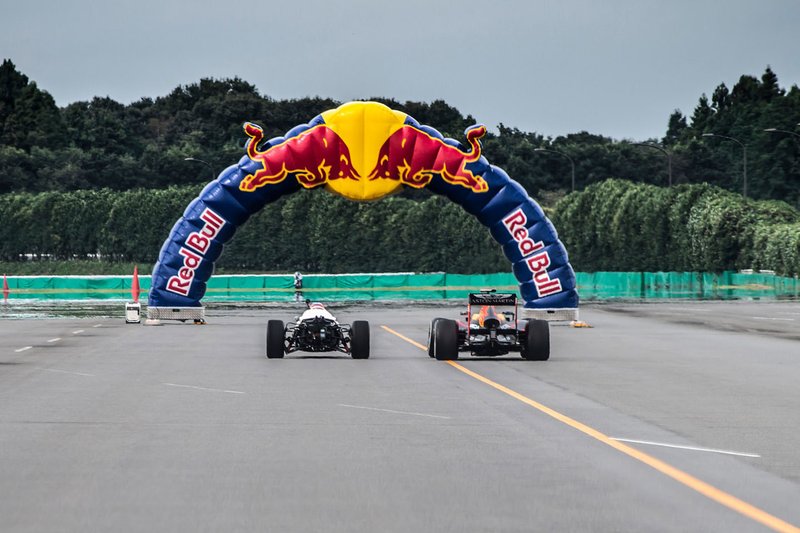 Max Verstappen, Red Bull Racing RB8, Takuma Sato, Honda RA272