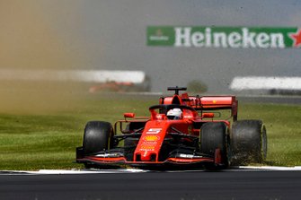 Sebastian Vettel, Ferrari SF90, çime çıkıyor