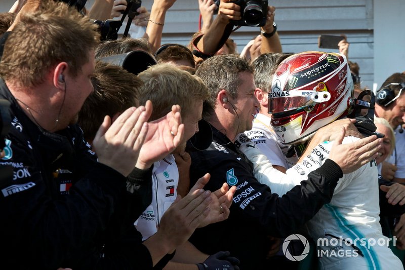 Lewis Hamilton, Mercedes AMG F1, 1st position, celebrates in Parc Ferme with his team