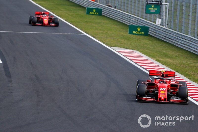 Charles Leclerc, Ferrari SF90, precede Sebastian Vettel, Ferrari SF90
