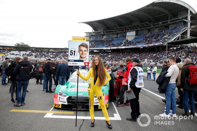 La grid girl di Nico Müller, Audi Sport Team Abt Sportsline