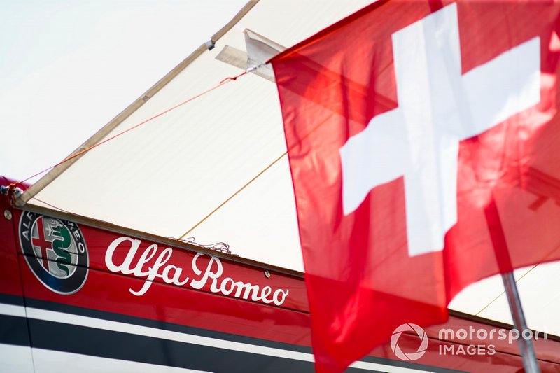 Alfa Romeo Racing merayakan hari nasional Swiss