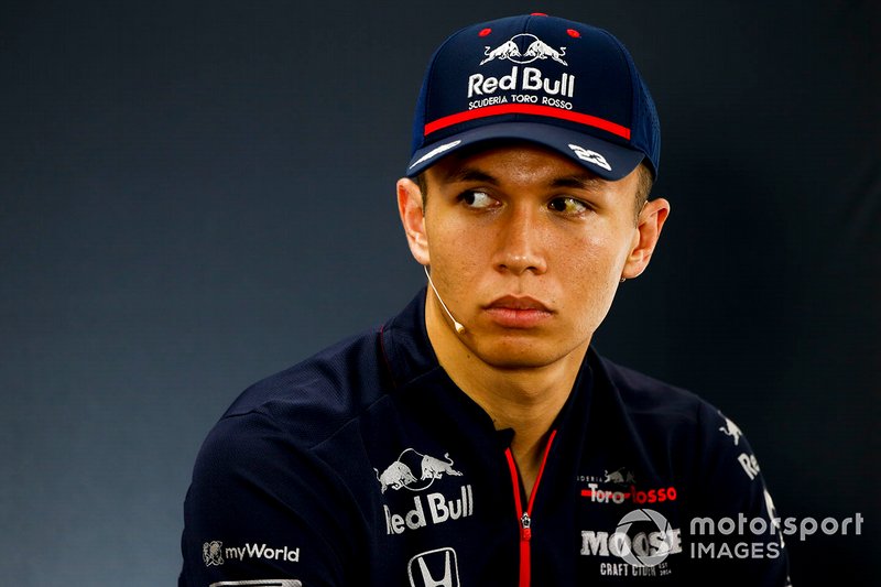 Alexander Albon, Toro Rosso, durante la conferenza stampa
