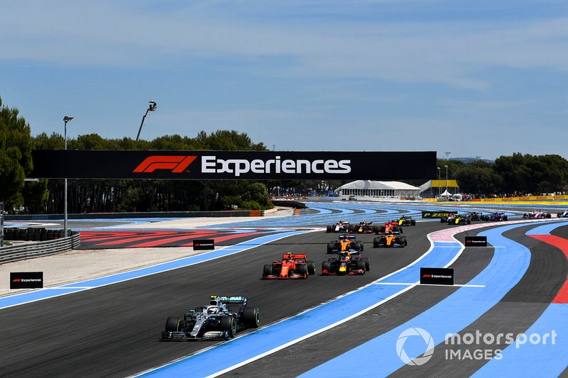 Valtteri Bottas, Mercedes AMG W10, Charles Leclerc, Ferrari SF90 and Max Verstappen, Red Bull Racing RB15 at the start of the race