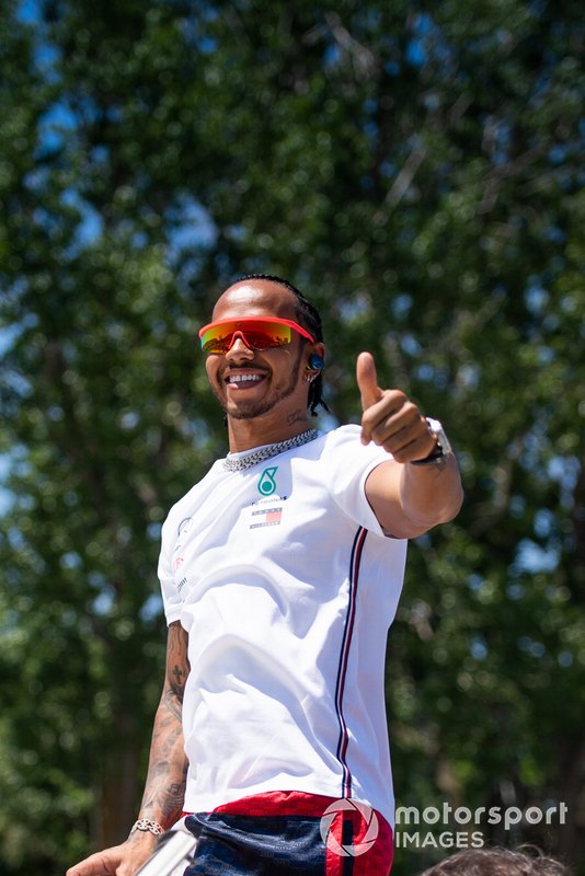 Hamilton már 7x nyert Kanadában, amivel beérte Schumachert, mivel a legenda az aktív karrierje során szintén ennyi alkalommal ünnepelhetett a dobogó legfelső fokán a helyszínen. A ranglista harmadik helyén Nelson Piquet áll 3 sikerrel, majd jön Jacky Ickx, Jackie Stewart, Alan Jones, Ayrton Senna és Sebastian Vettel két győzelemmel.