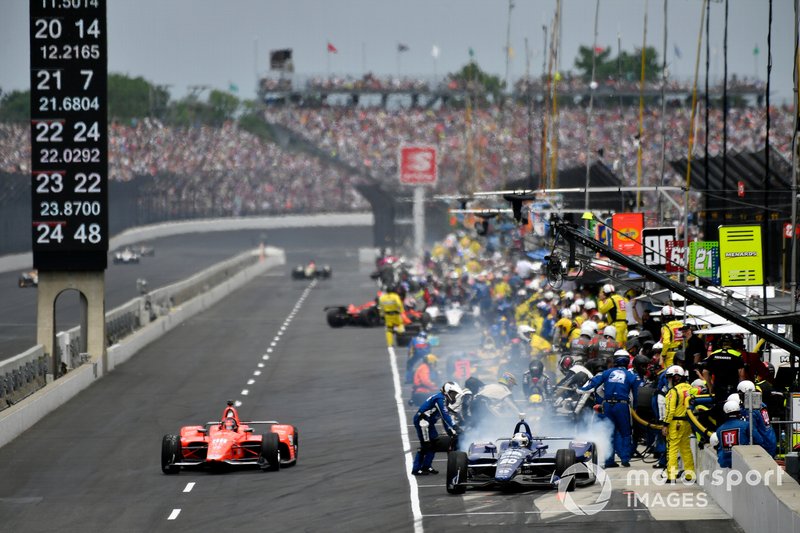 Ed Carpenter, Ed Carpenter Racing Chevrolet, Marco Andretti, Andretti Herta with Marco & Curb-Agajanian Honda pit stop