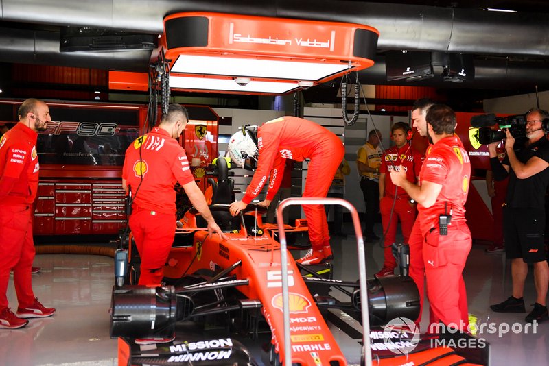 Sebastian Vettel, Ferrari SF90, nel garage