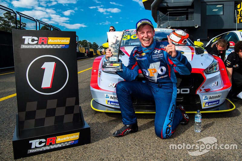Race winner Will Brown, HMO Customer Racing