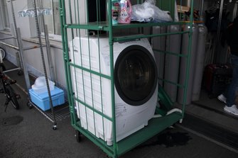 パドックに用意された洗濯機