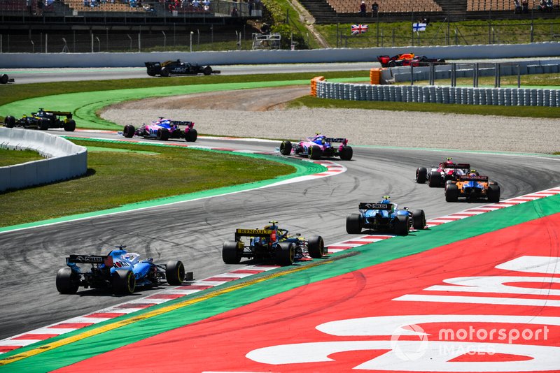 Sergio Pérez, Racing Point RP19, lidera Lance Stroll, Racing Point RP19, Antonio Giovinazzi, Alfa Romeo Racing C38, Lando Norris, McLaren MCL34, Robert Kubica, Williams FW42, Nico Hulkenberg, Renault R.S. 19 y George Russell, Williams Racing FW42.