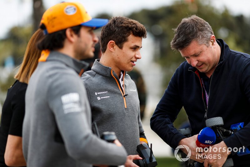 Carlos Sainz Jr., McLaren and Lando Norris, McLaren compete on a Sky TV Challenge with Natalie Pinkham, Sky TV and David Croft, Sky TV