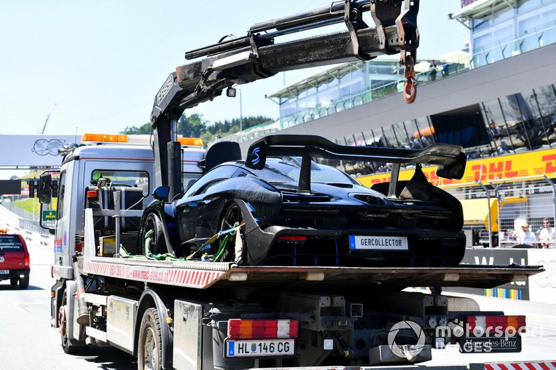 Автомобиль McLaren Senna Supercar на автопогрузчике