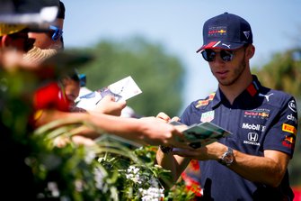Pierre Gasly, Red Bull Racing signs a autograph for a fan