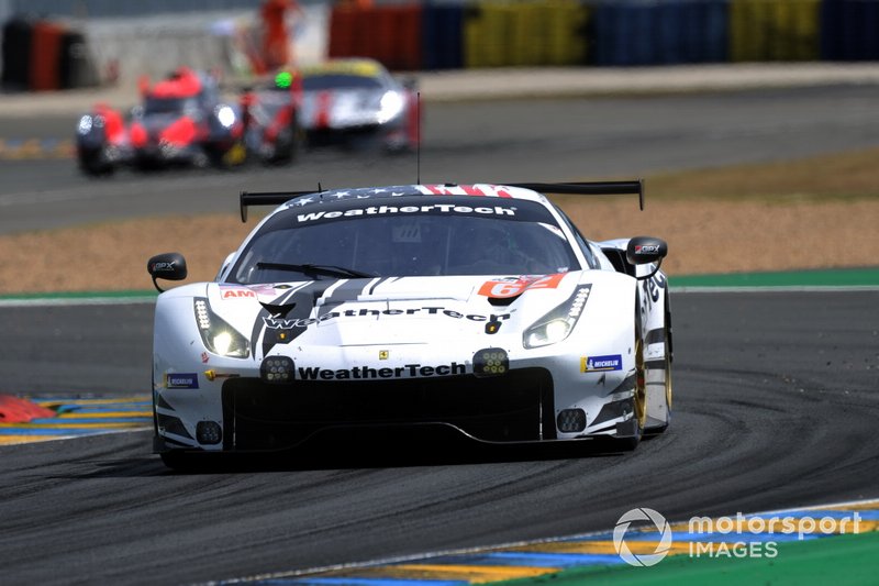 #62 Weathertech Racing, Ferrari 488 GTE: Cooper MacNeil, Toni Vilander, Robert Smith