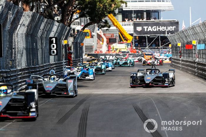 Sébastien Buemi, Nissan e.Dams, Nissan IMO1 rompe el campo para activar el modo de ataque.