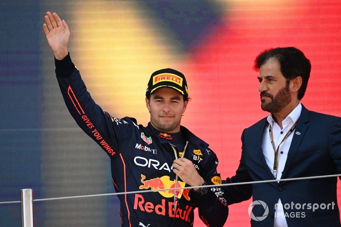 Podio: segundo lugar Sergio Pérez, Red Bull Racing