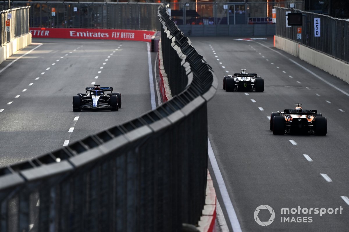 Alex Albon, Williams FW44, Daniel Ricciardo, McLaren MCL36