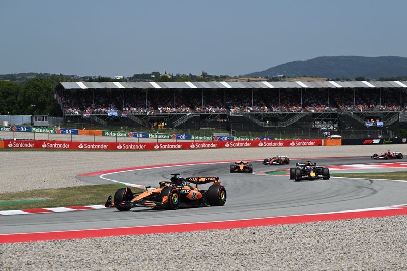 Lando Norris, McLaren, Oscar Piastri, McLaren, Max Verstappen, Red Bull Racing