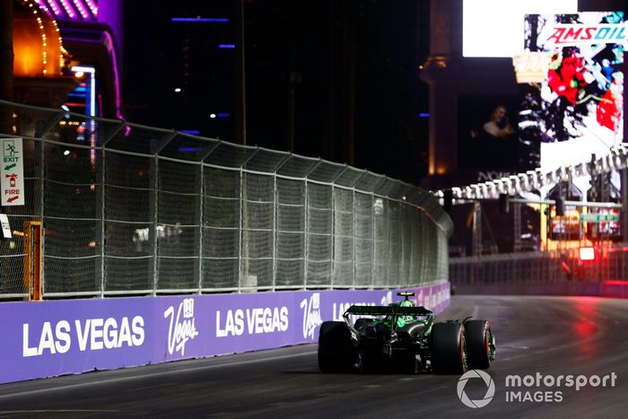 Zhou Guanyu, Stake F1 Team KICK Sauber C44