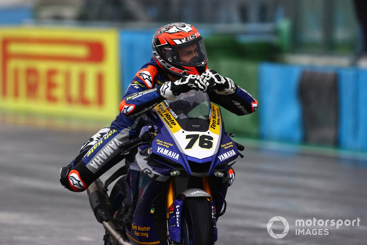 Loris Baz, Ten Kate Racing Yamaha with swimming motions