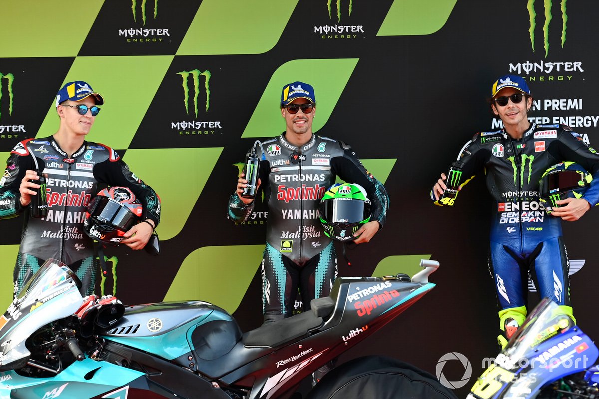 Fabio Quartararo, Petronas Yamaha SRT, il vincitore del Pole Award Franco Morbidelli, Petronas Yamaha SRT, Valentino Rossi, Yamaha Factory Racing