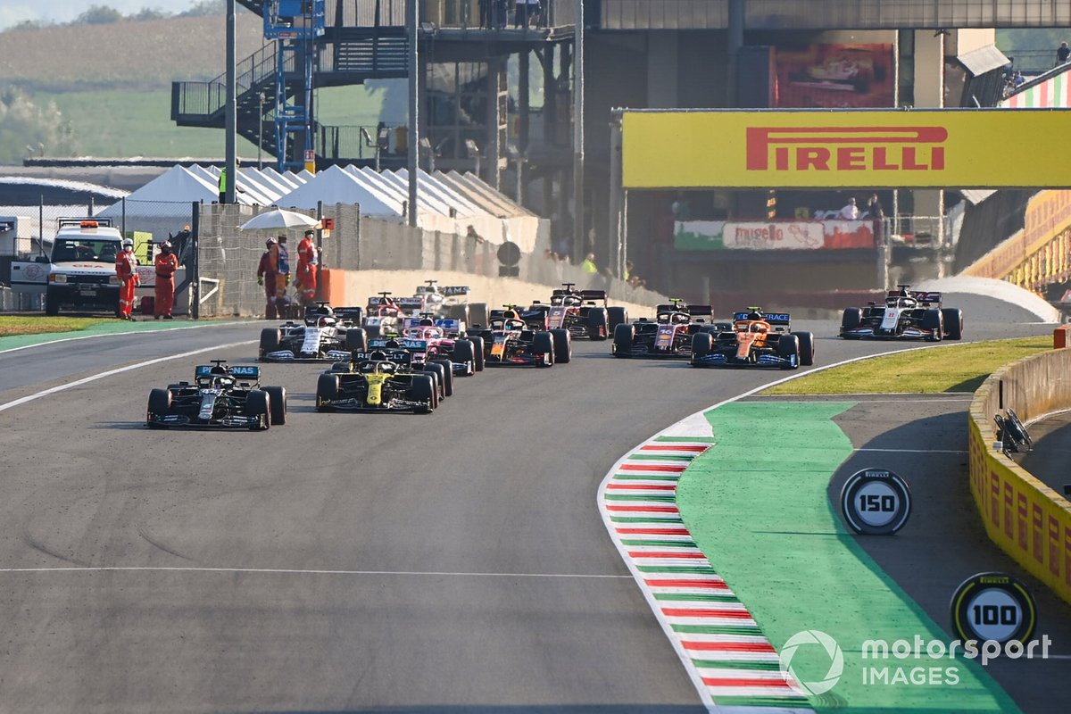 Lewis Hamilton, Mercedes F1 W11, Daniel Ricciardo, Renault F1 Team R.S.20, Valtteri Bottas, Mercedes F1 W11, Sergio Perez, Racing Point RP20, Daniil Kvyat, AlphaTauri AT01, Alex Albon, Red Bull Racing RB16, al reinicio