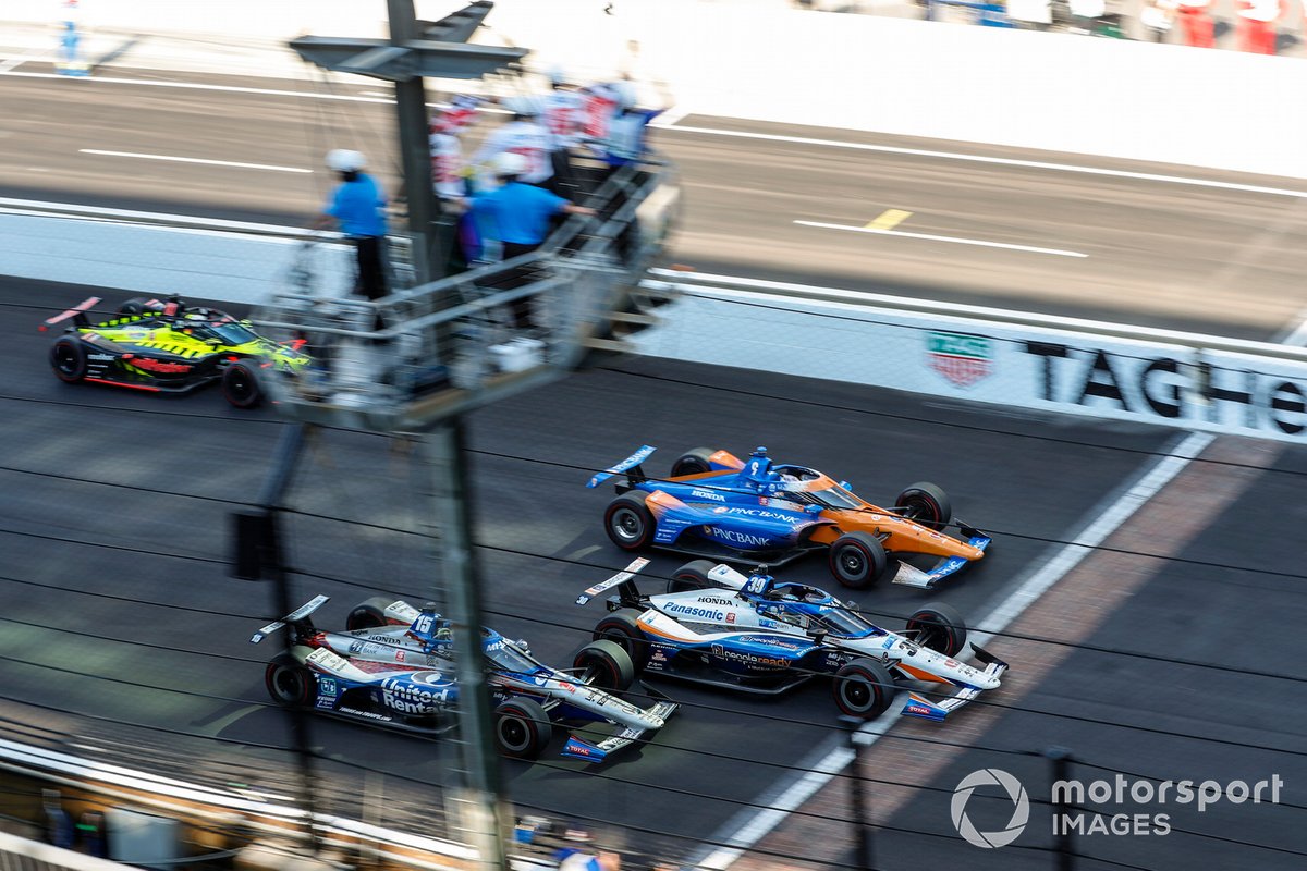 Takuma Sato, Rahal Letterman Lanigan Racing Honda, Scott Dixon, Chip Ganassi Racing Honda, Graham Rahal, Rahal Letterman Lanigan Racing Honda take the checkered flag