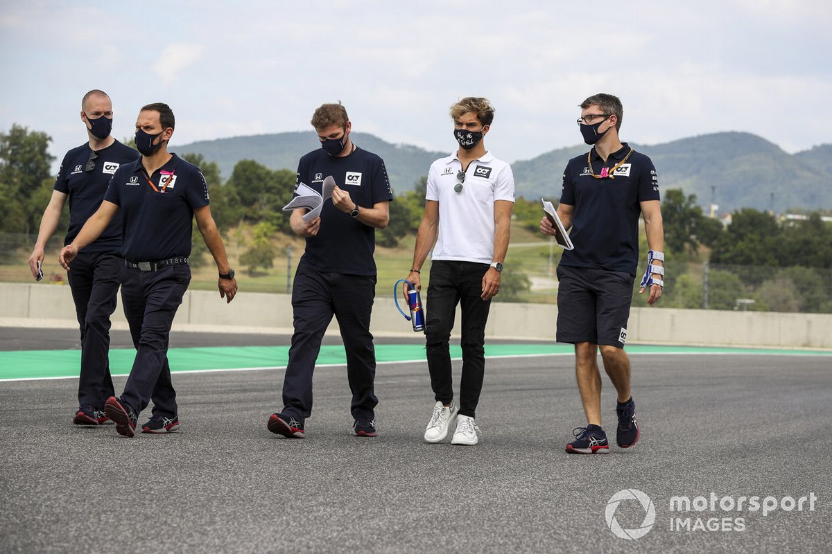 Pierre Gasly, AlphaTauri cammina in pista