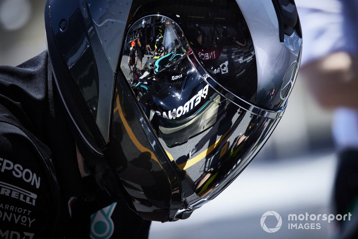 Valtteri Bottas, Mercedes W12, reflejado en la visera