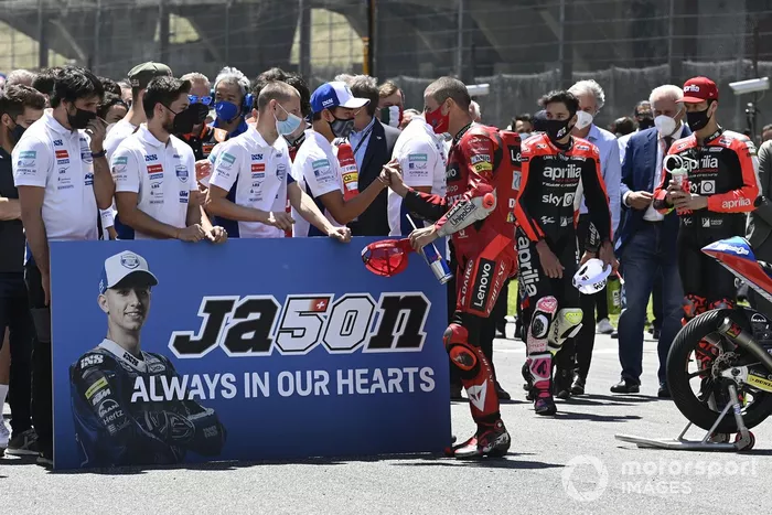 Dorsal #50 de Jason Dupasquier en el Campeonato del Mundo de Moto3