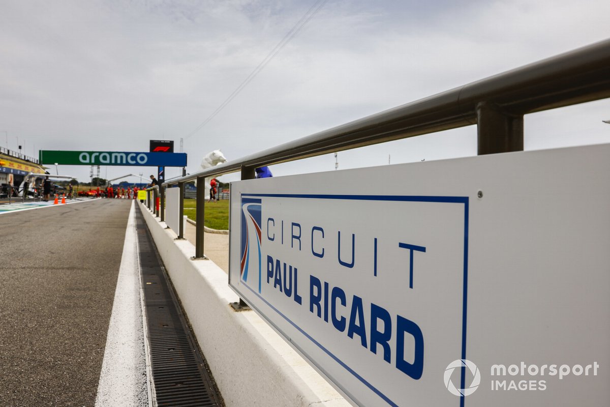 Letrero de Paul Ricard en pit lane