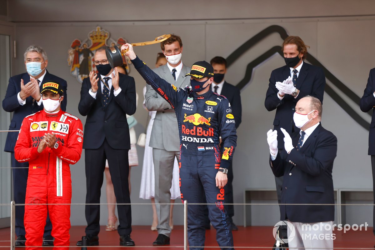Podio: ganador Max Verstappen, Red Bull Racing