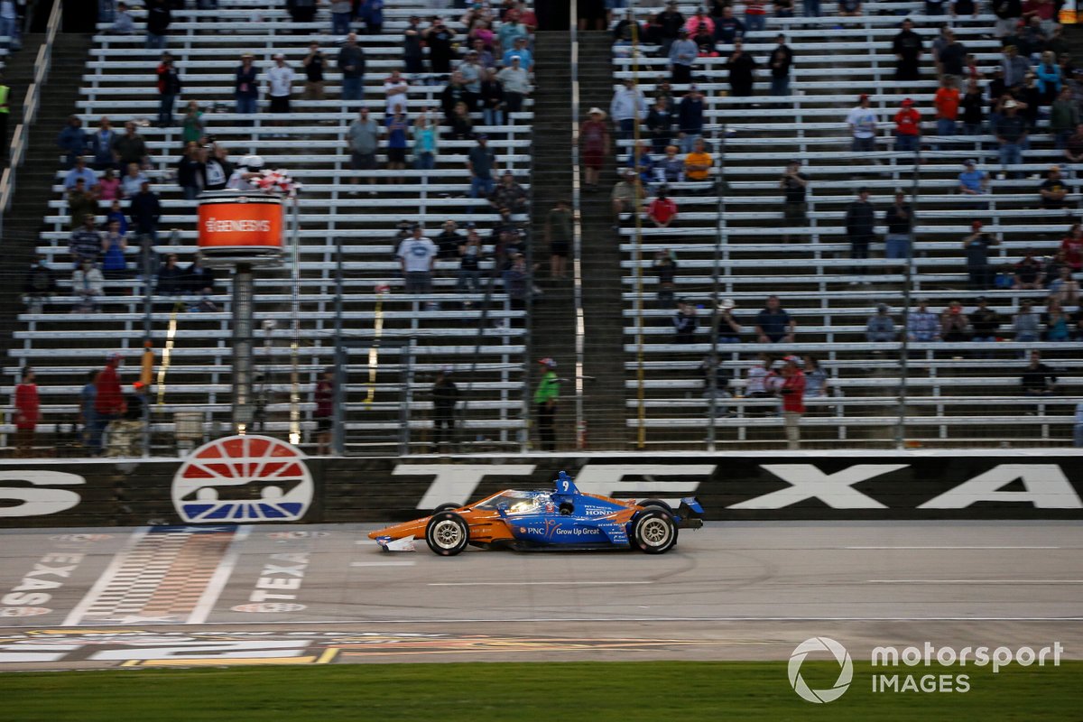 Scott Dixon, Chip Ganassi Racing Honda takes the checker flag