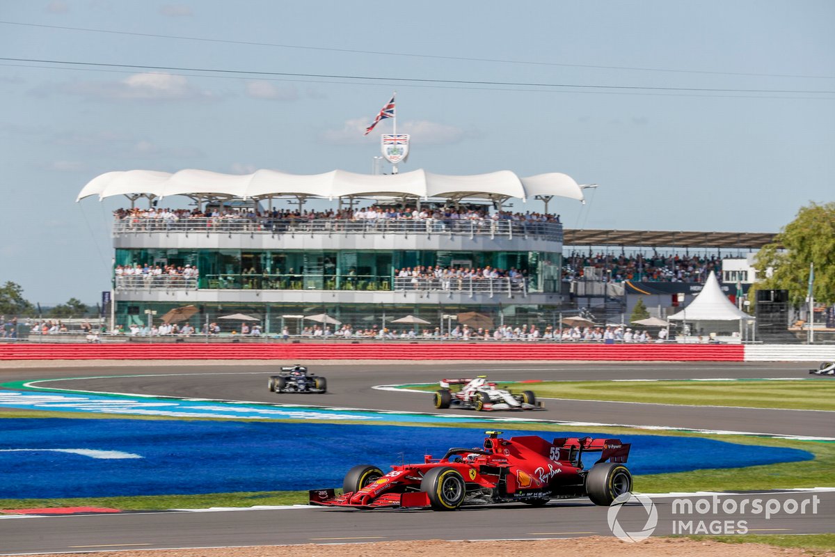 Carlos Sainz Jr., Ferrari SF21, Antonio Giovinazzi, Alfa Romeo Racing C41