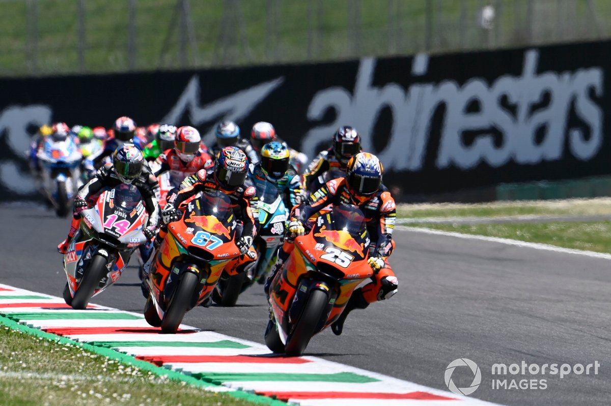 Salida: Raul Fernandez, Red Bull KTM Ajo, lidera
