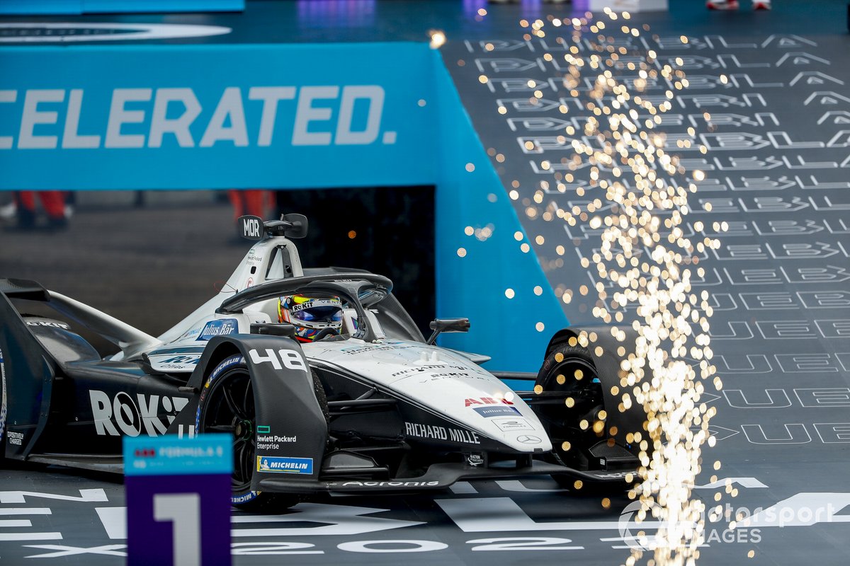 Tercer lugar Edoardo Mortara, Venturi Racing, Silver Arrow 02 en Parc Ferme