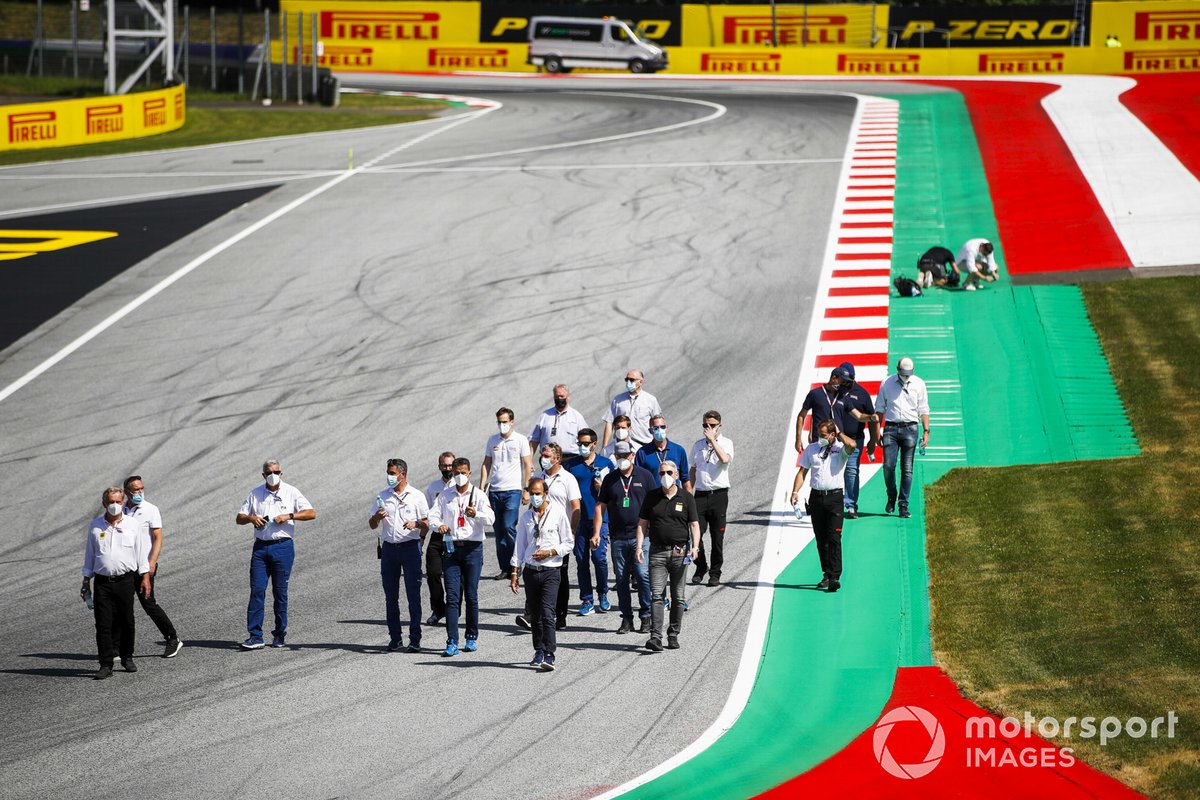 La FIA recorre la pista del GP de Estiria