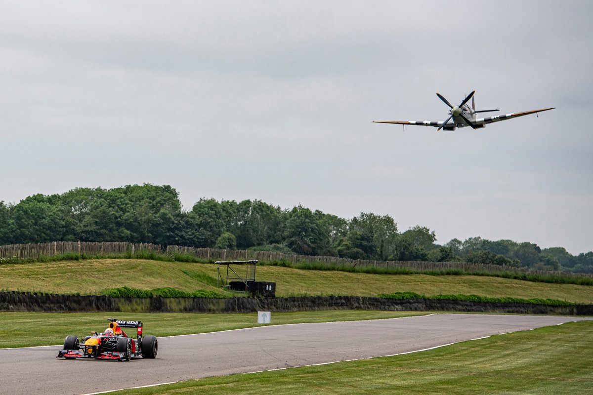 Max Verstappen, Red Bull Racing RB7 en een spitfire
