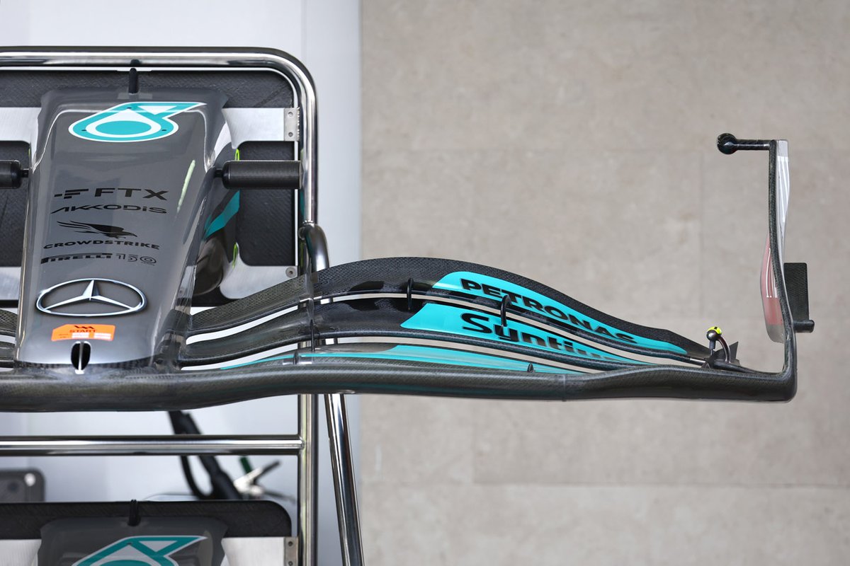 Mercedes W13: Frontflügel