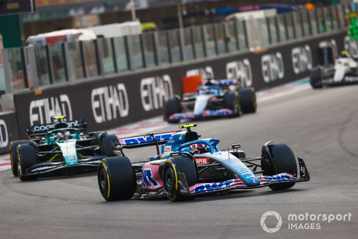 Esteban Ocon, Alpine A522, Sebastian Vettel, Aston Martin AMR22, Fernando Alonso, Alpine A522