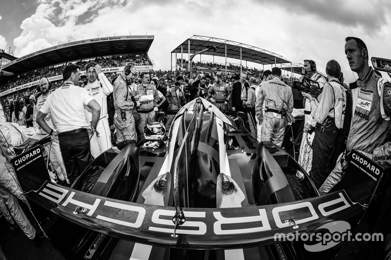 #1 Porsche Team Porsche 919 Hybrid
