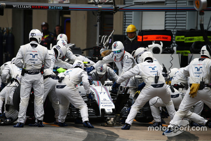 Valtteri Bottas, Williams FW38 hace una parada en pits