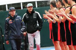 Max Verstappen, Red Bull Racing con Nico Hulkenberg, Sahara Force India F1 en el desfile de pilotos