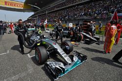 Nico Rosberg, Mercedes AMG F1 Team W07 on the grid