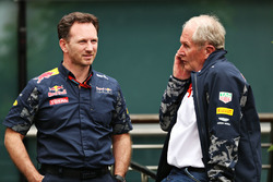 Christian Horner, a Red Bull Racing csapatvezetője és Dr Helmut Marko, a Red Bull Racing Team tanács
