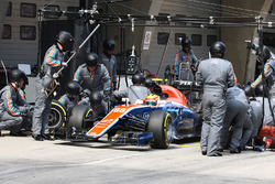 Рио Харьянто, Manor Racing MRT05 pit stop