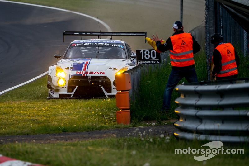 Unfall: #24 Team Zakspeed, Nissan GT-R Nismo GT3: Marc Gassner, Florian Strauß, Tom Coronel