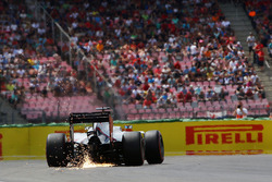 Romain Grosjean, Haas F1 Team VF-16 sends sparks flying