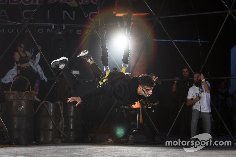 Ріккардо, Red Bull Racing, з черепом Офрендомо