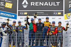 Podium: race winners #19 Equipe Verschuur Renault RS01: Miguel Ramos, Steijn Schothorst; second place #9 Team Marc VDS Renault RS01: Markus Palttala, Fabian Schille; third place #15 Team Marc VDS Renault RS01: Tanart Sathienthirakul, Fran Rueda